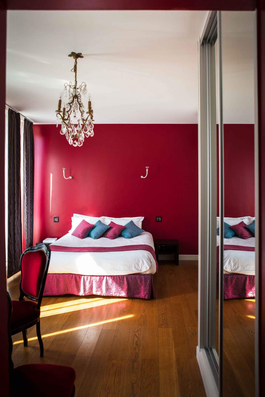 Red Room Hotel Restaurant Vichy, Allier