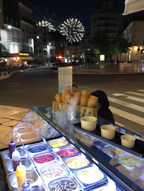 Glaces et feu d'artifice
